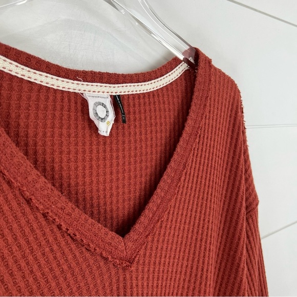 AKEMI + KIN Small Thermal Waffle Knit Twist Front Top‎ Burnt Sienna - Picture 3 of 8